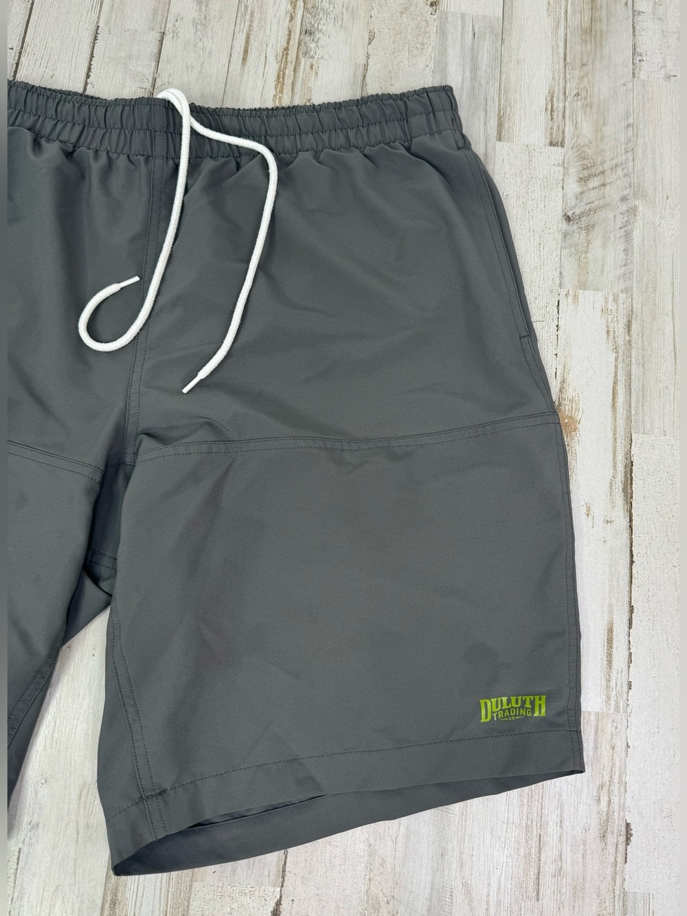Duluth Trading Co. Shorts Mens XL Gray Mesh Relaxed Drawstring Pockets 11 Inseam - Picture 2 of 9